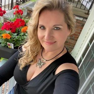 Meet your Posher, Angela